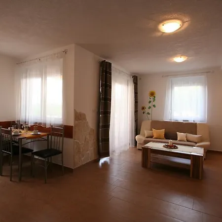 Apartment Lili *